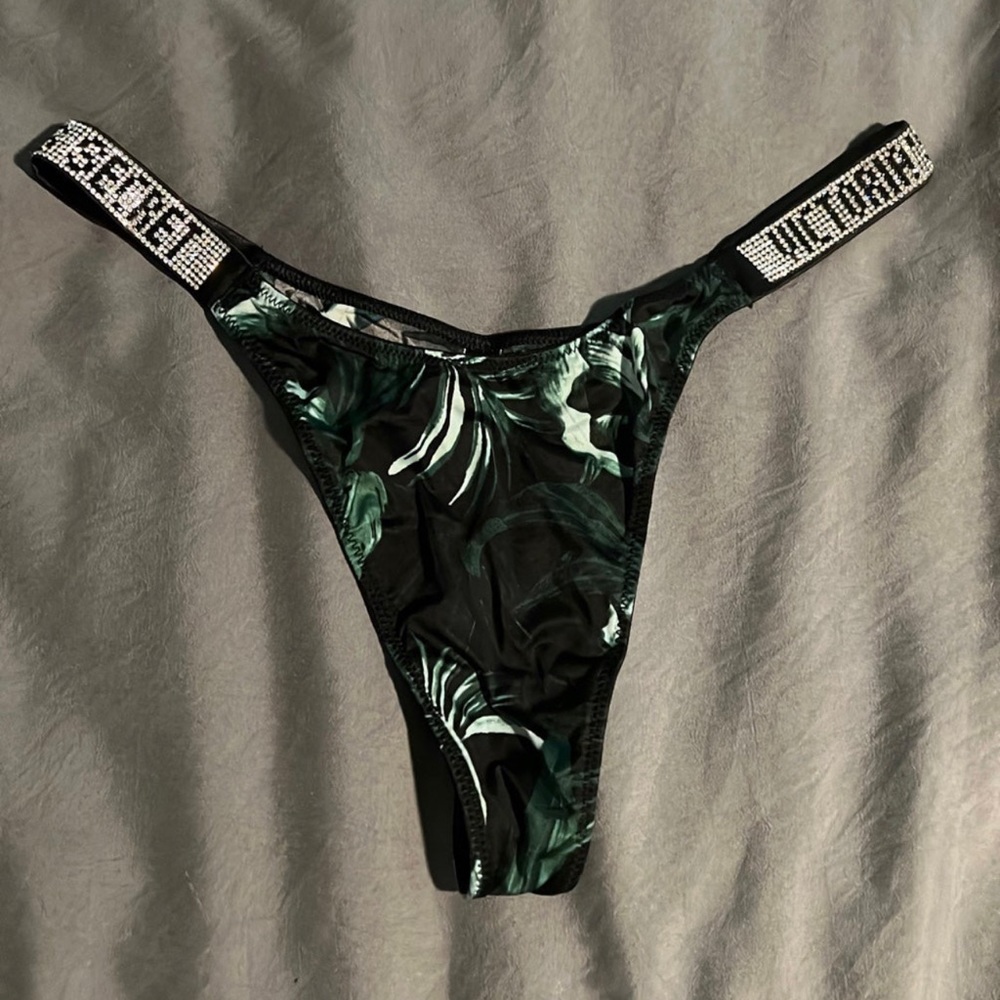 Victoria’s Secret shine strap thong
